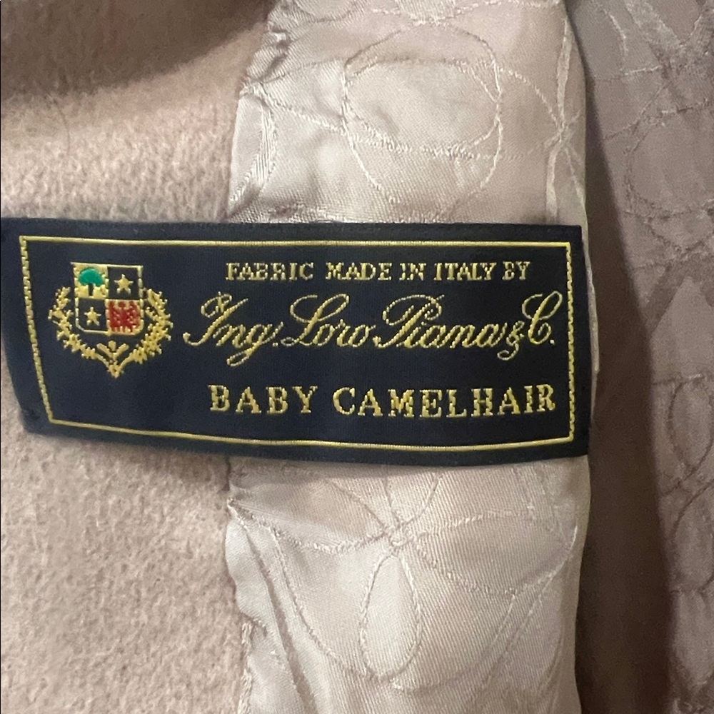 Brooks Brothers BabyCamel Hair Women's Blazer
Size 12
Fabric woven in Italy - Picture 8 of 14